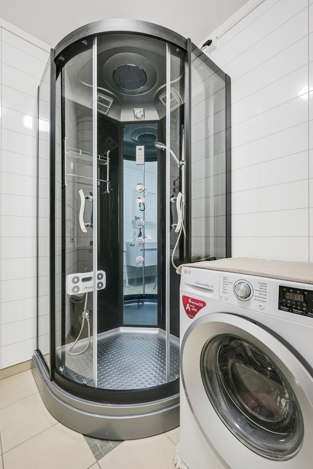 Hoveddelen har egen tank på ca. 300 liter. Galleribilde