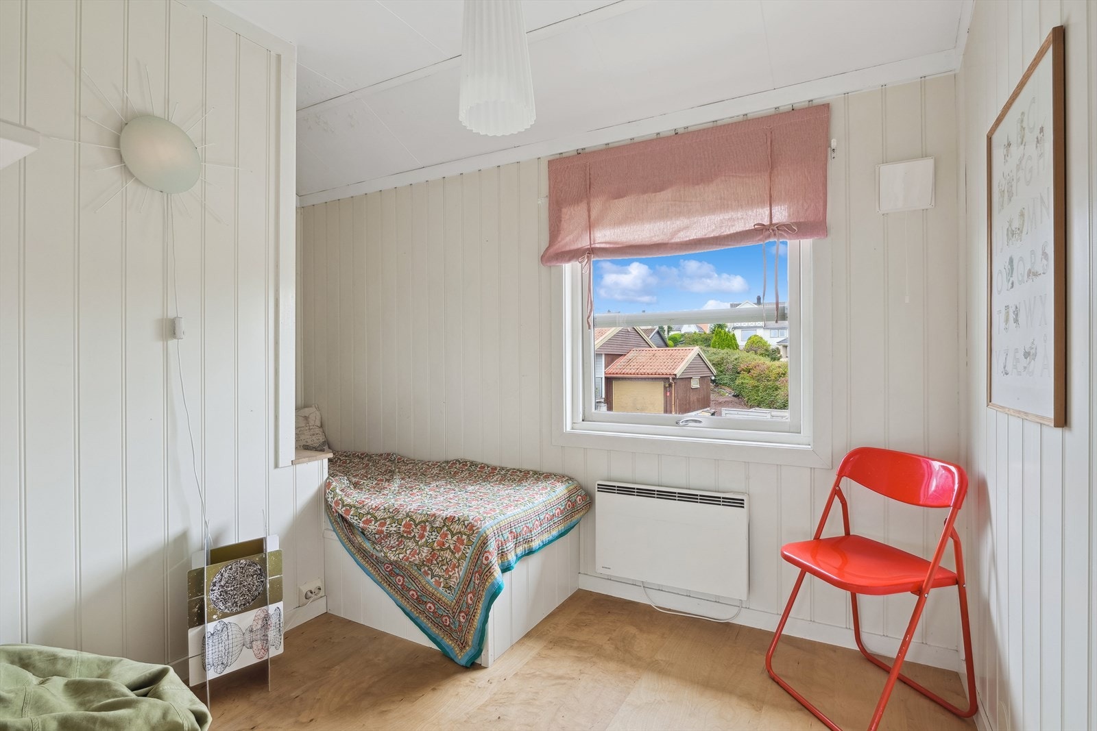 Soverom 3 med plassbygd seng. Galleribilde