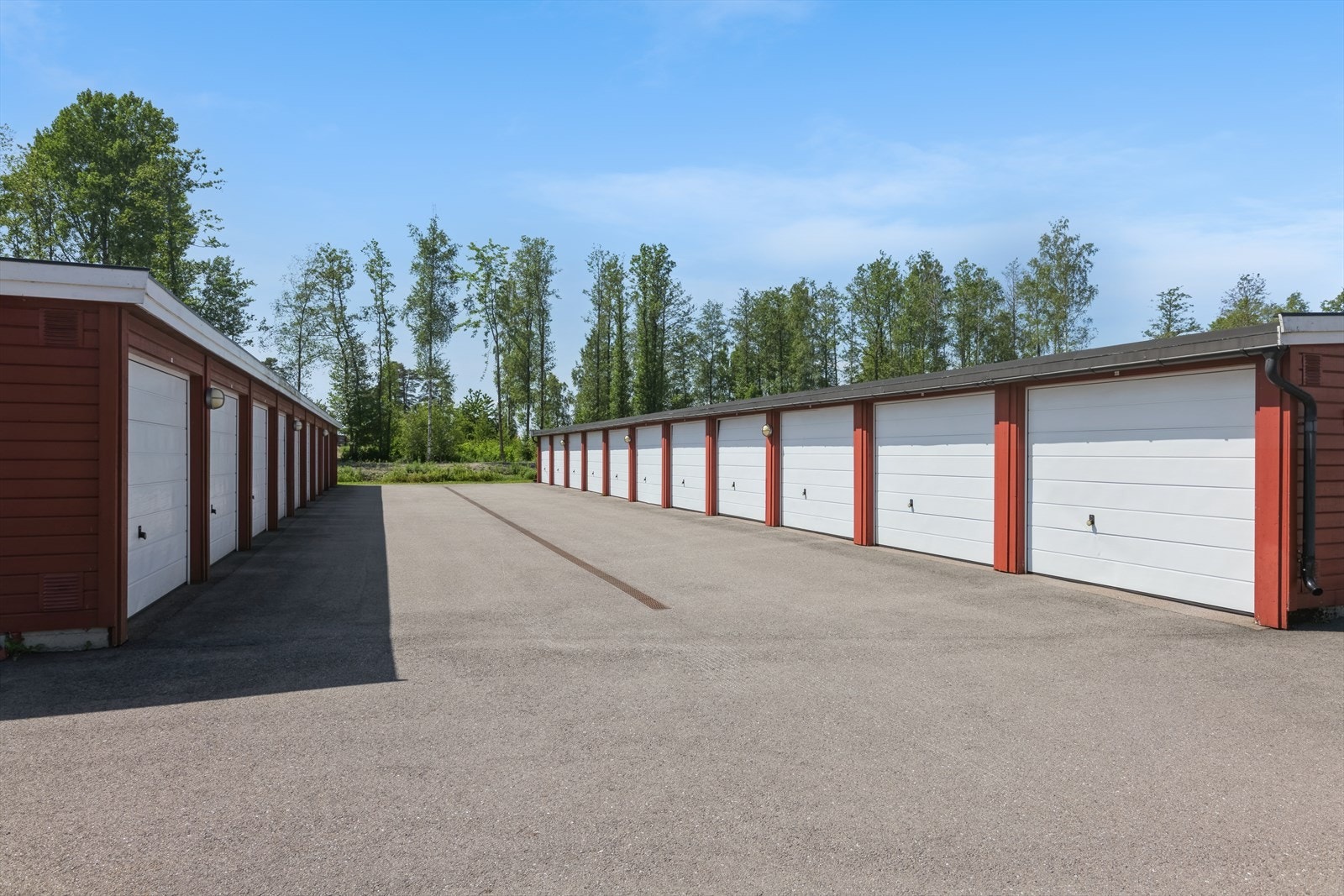 Garasje med mulighet for å montere elbillader. Galleribilde