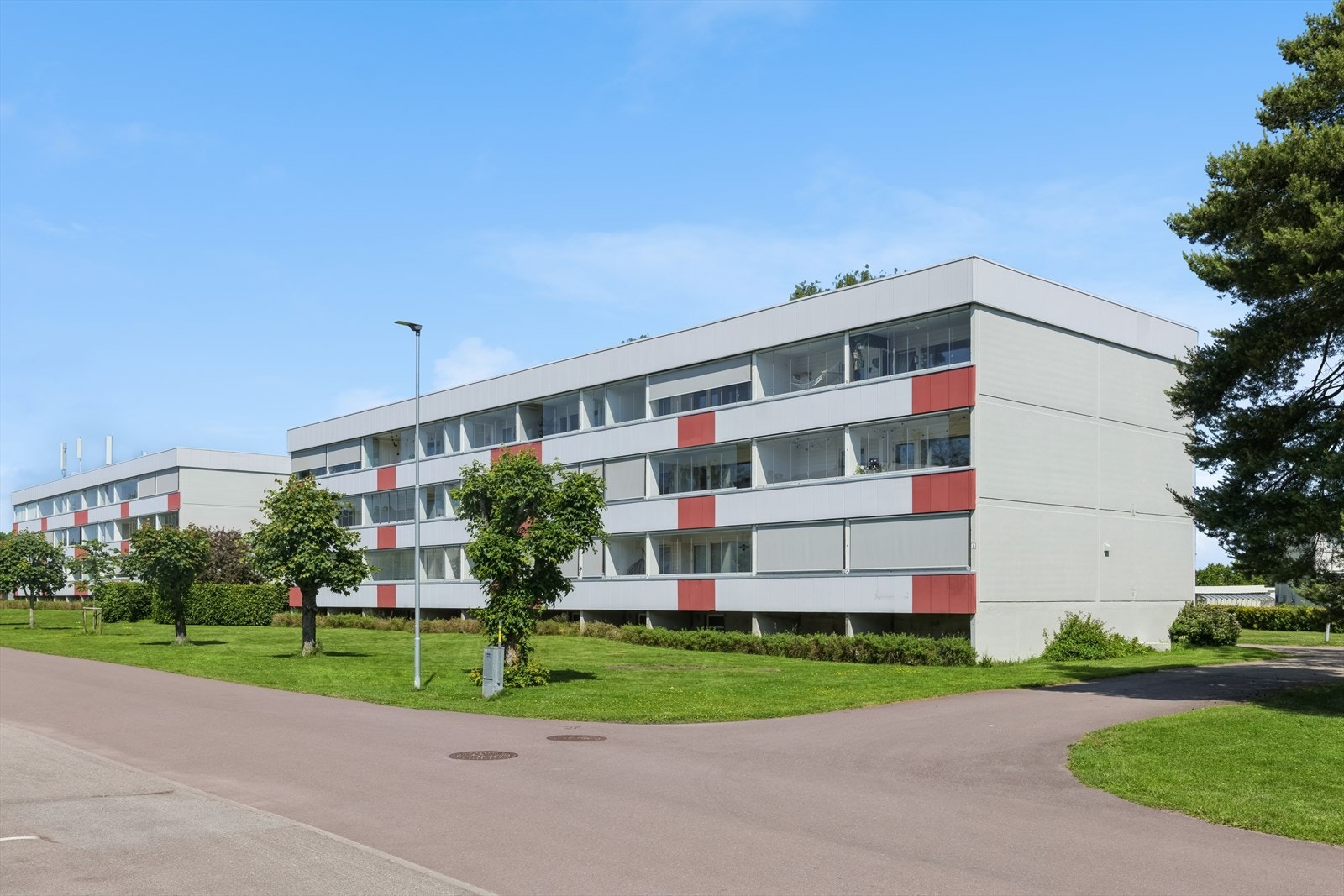 Fasade vest med balkongen. Galleribilde