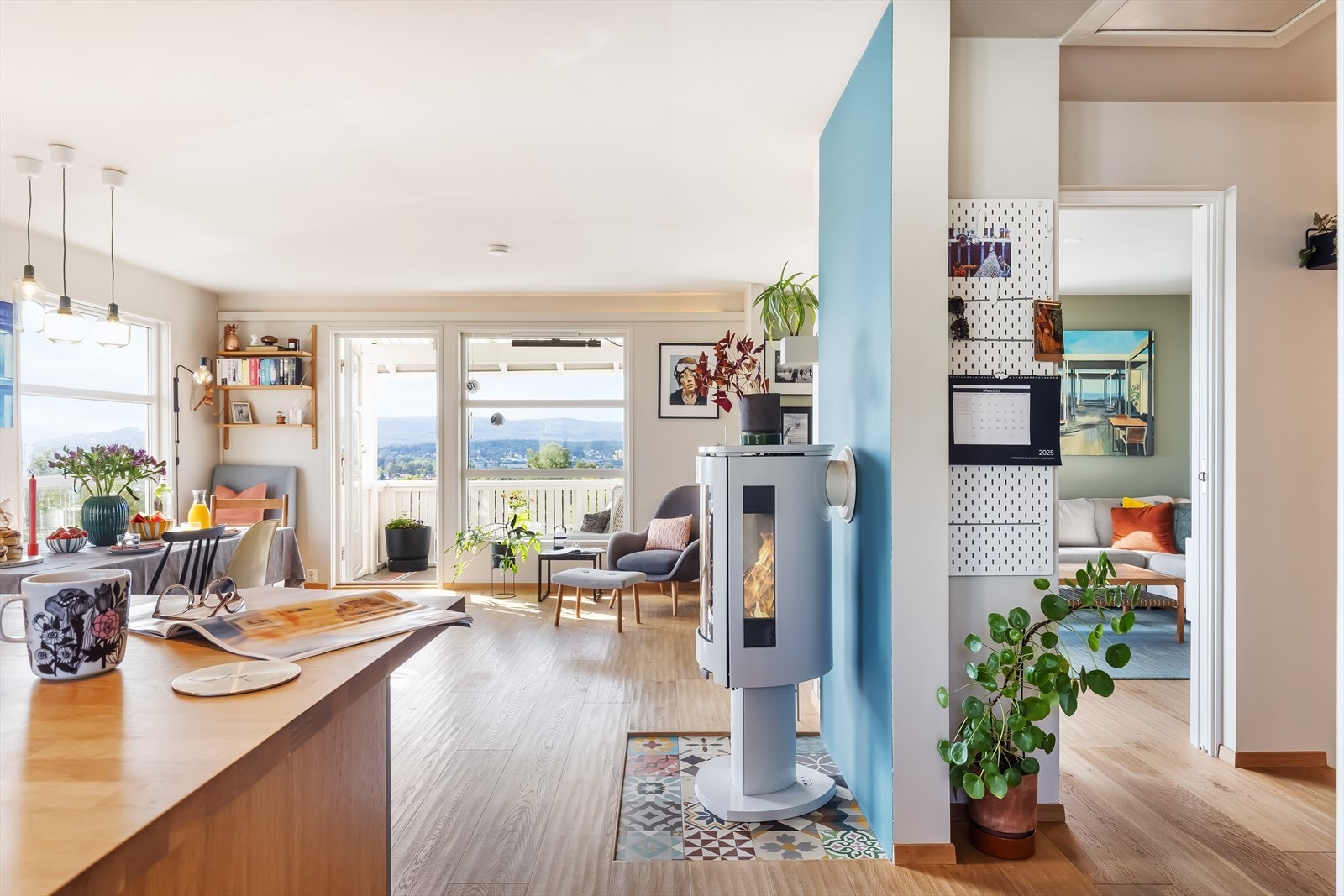 Stilren vedovn som sprer varme og god stemning Galleribilde