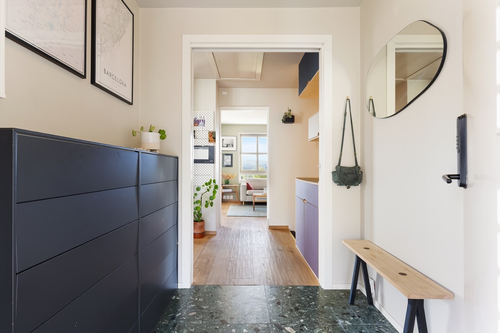 Flislagt entré med behagelig gulvvarme Galleribilde