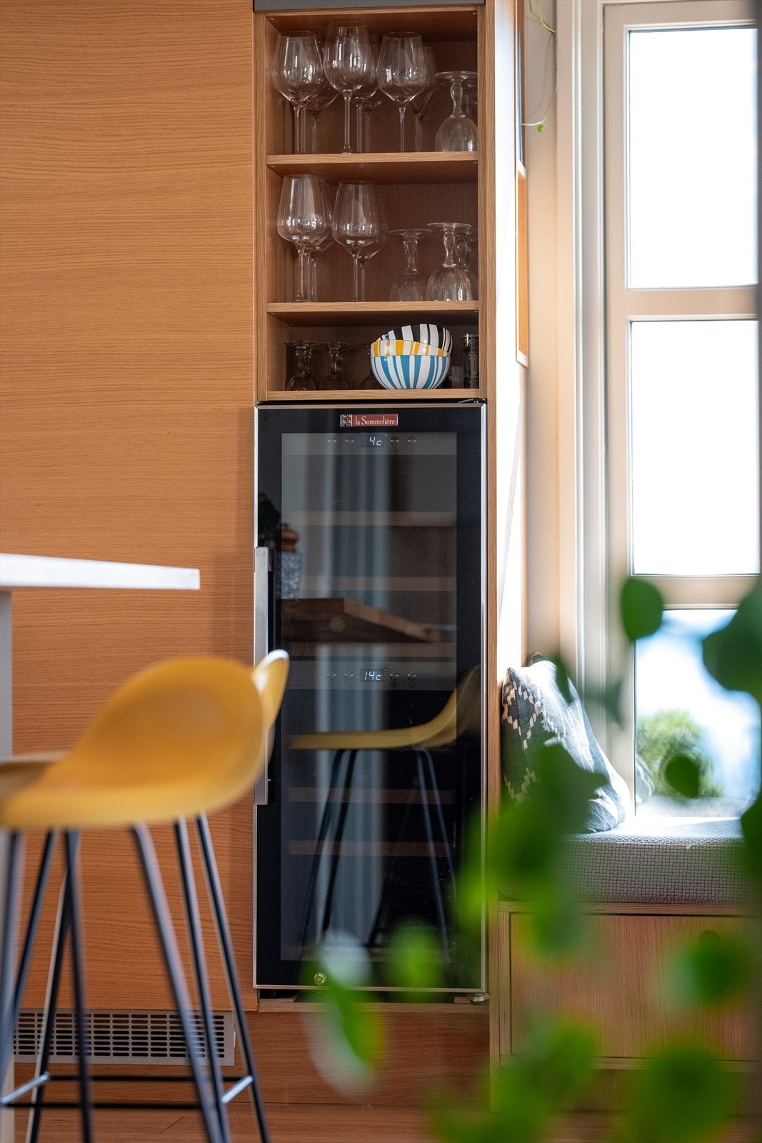 Vinskapet er også sømløst integrert i innredningen Galleribilde