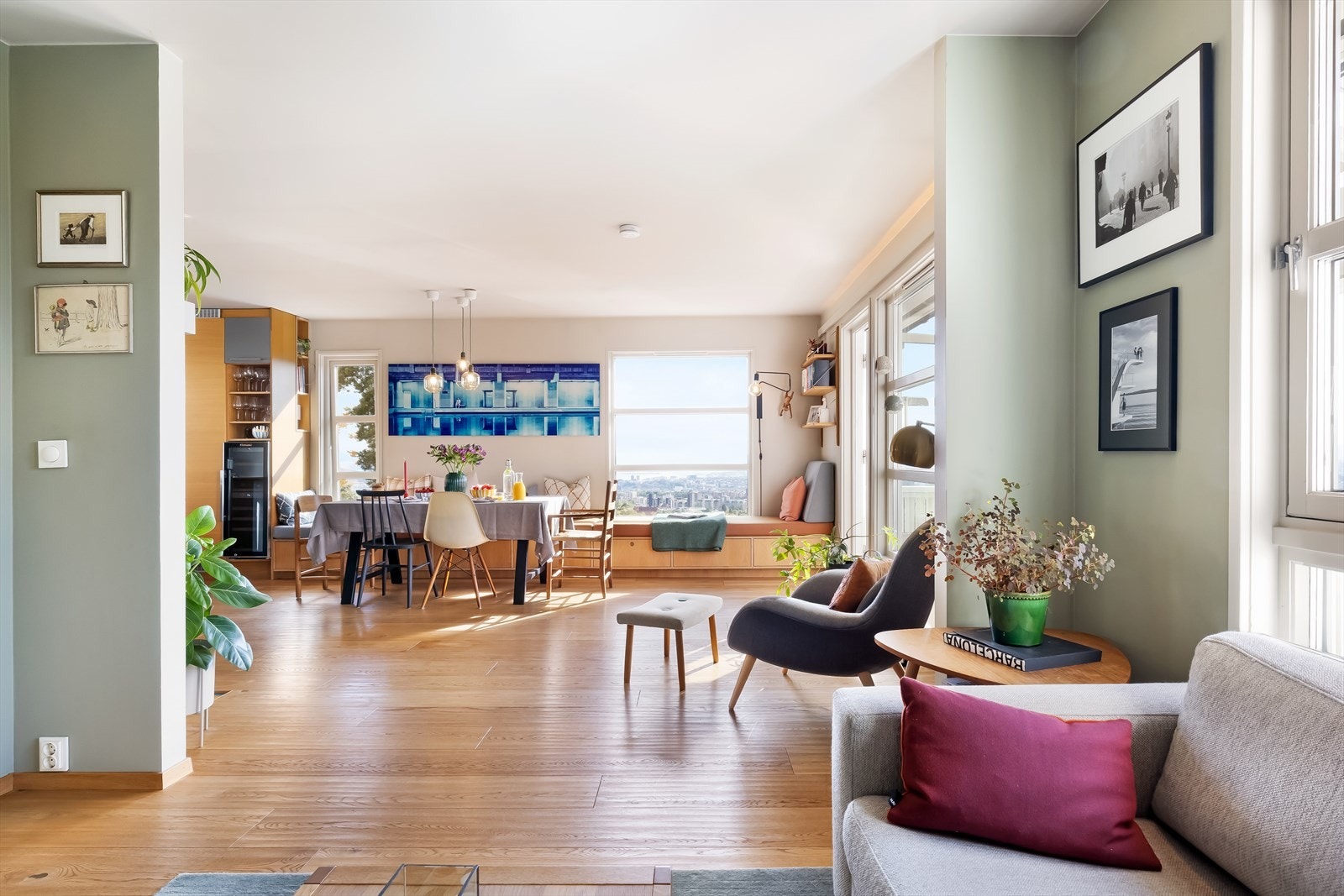 To stuer på rad Galleribilde