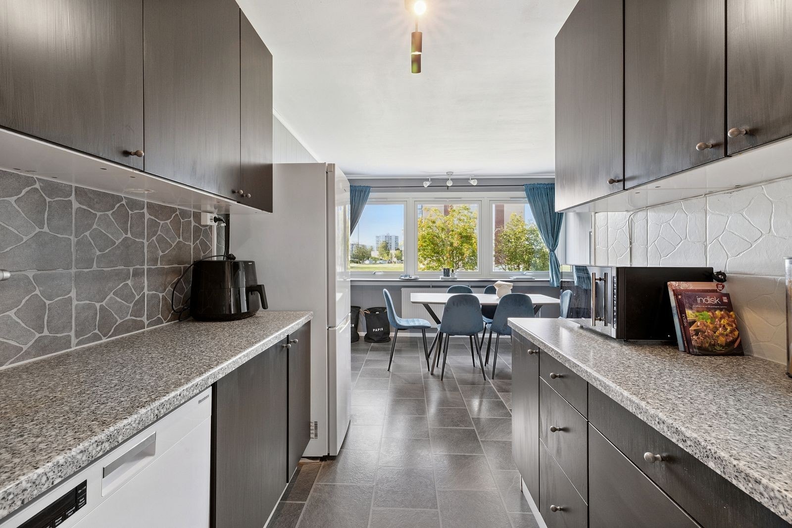 God benkeplass og gjennomført finish - klart for både hverdag og fest. Galleribilde