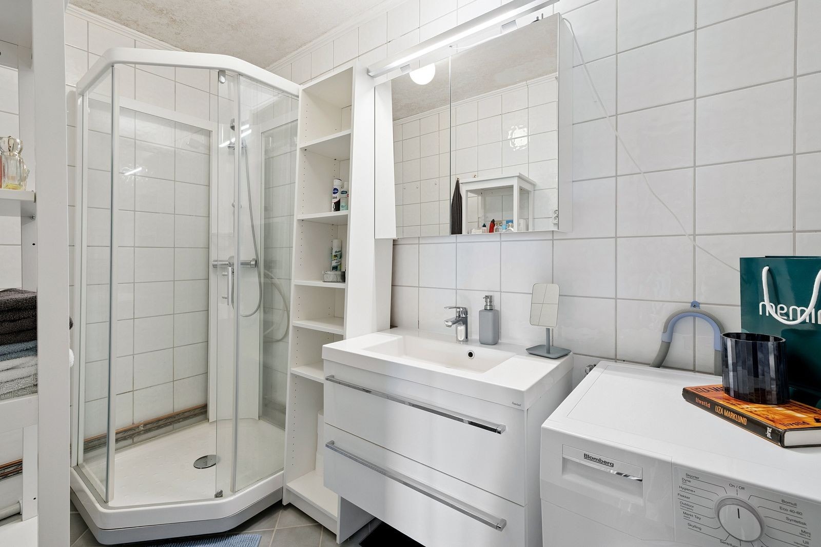 Effektivt utnyttet med praktisk innredning og godt med oppbevaringsplass. Galleribilde