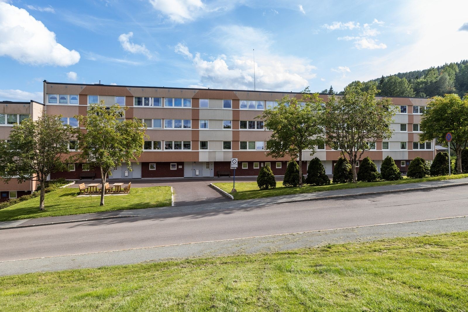 Familievennlig strøk - kort gangavstand til barnehage, skole, butikk og bibliotek. Galleribilde