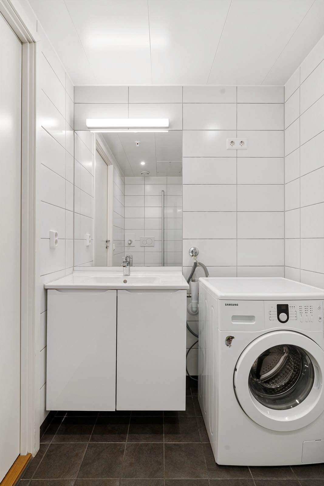 Det er opplegg for vaskemaskin på badet Galleribilde