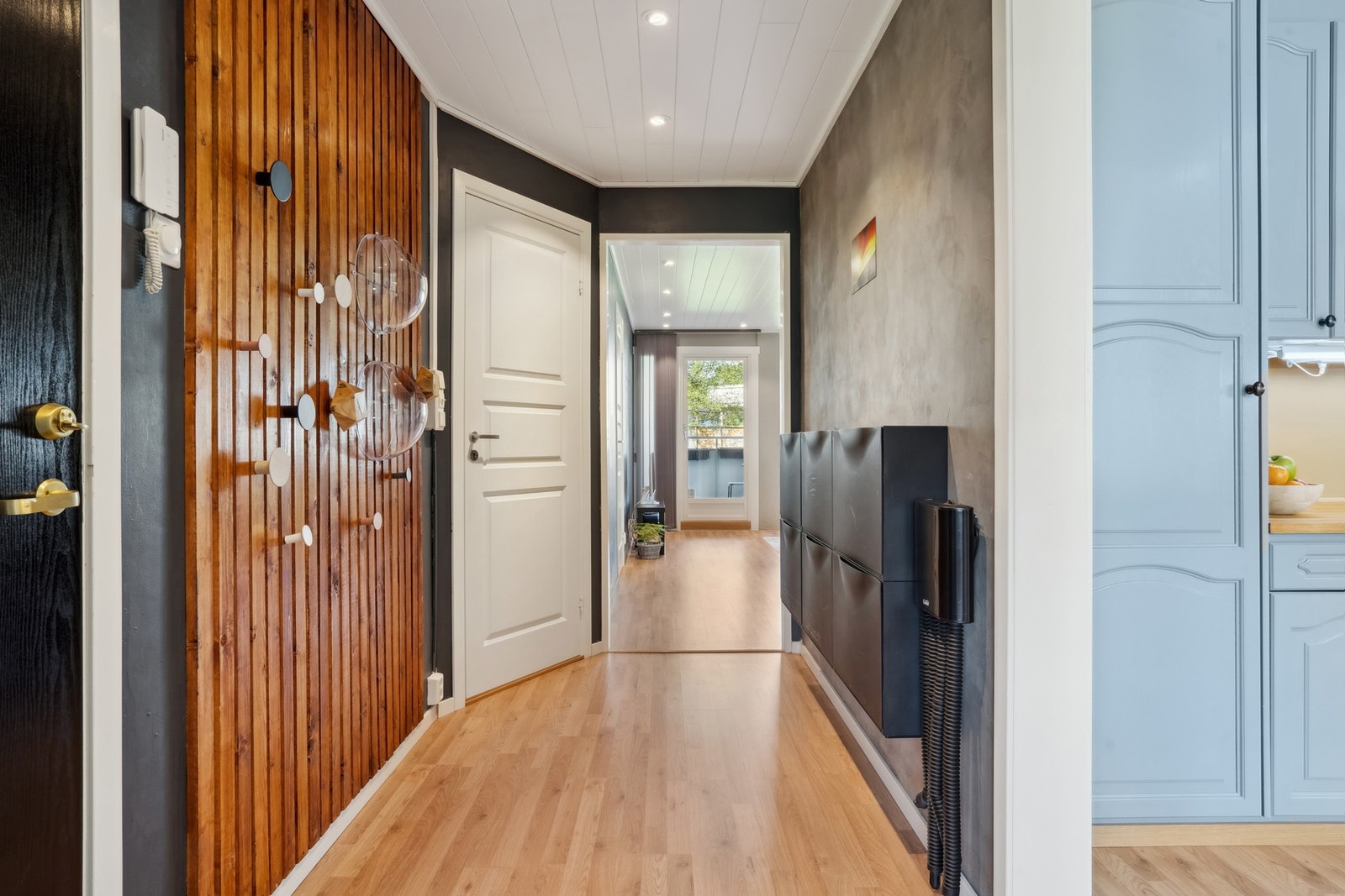 Vasking av fellesareal og vaktmestertjeneste dekkes av fellesutgiftene. Galleribilde