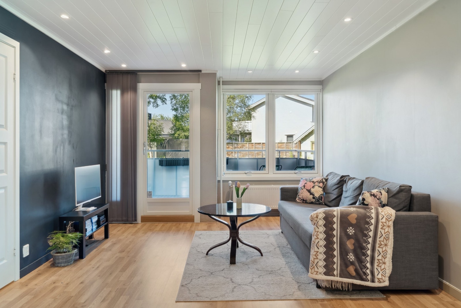 Leiligheten blir varmet opp via radiatorer (fjernvarme). Galleribilde