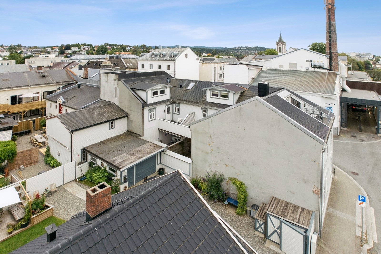 Boligen ligger svært sentralt til med gangavstand til alt man måtte trenge. Galleribilde