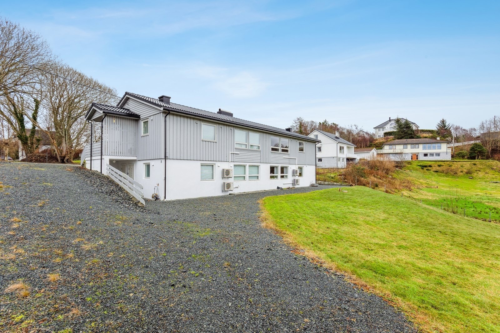 Leiligheten ligger fint plassert i byggets 1. etasje, med sentral, attraktiv plassering på Langevåg. Galleribilde