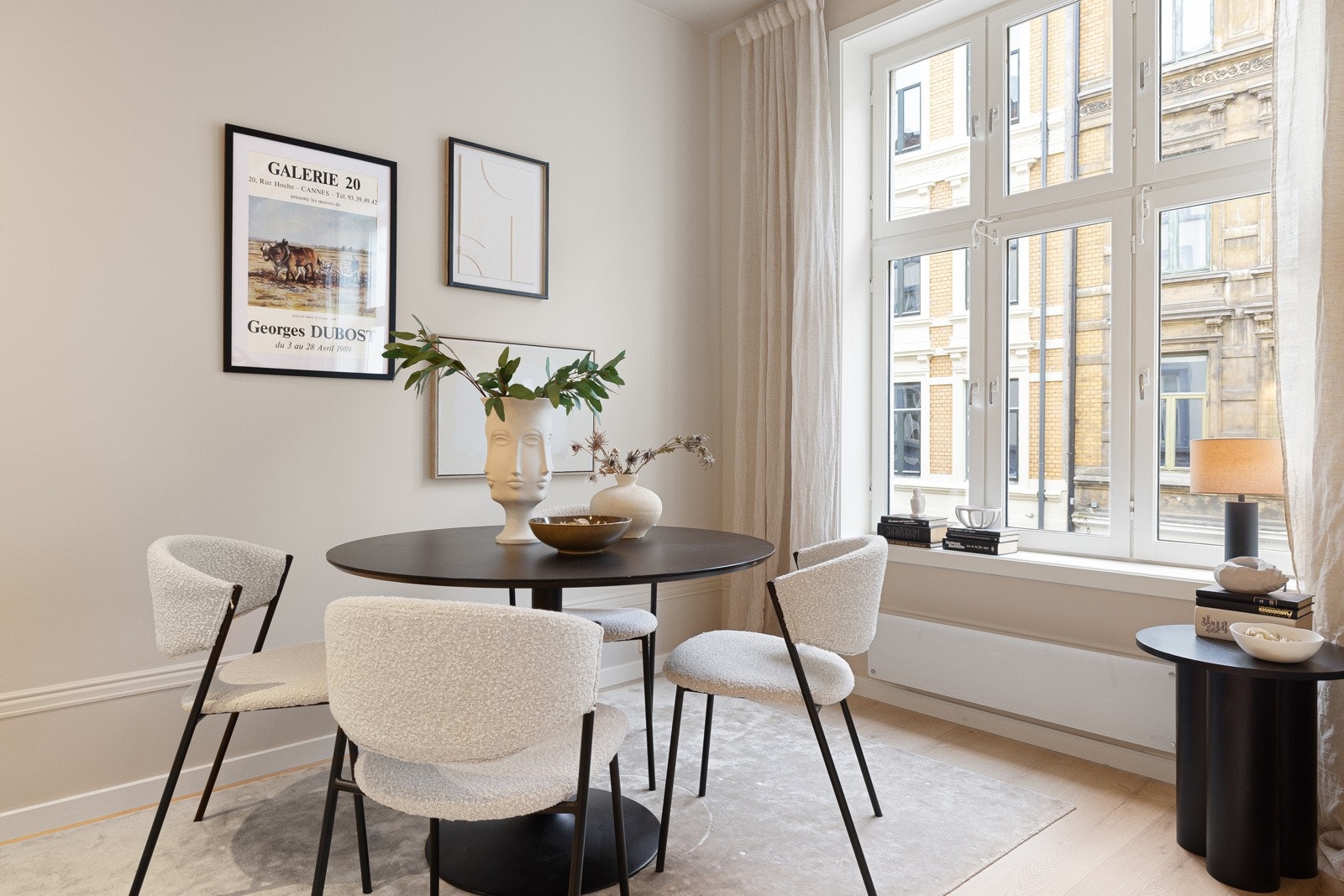 Vakker og klassisk 1890-gård som ble renovert og omgjort til leiligheter i 2010. Galleribilde