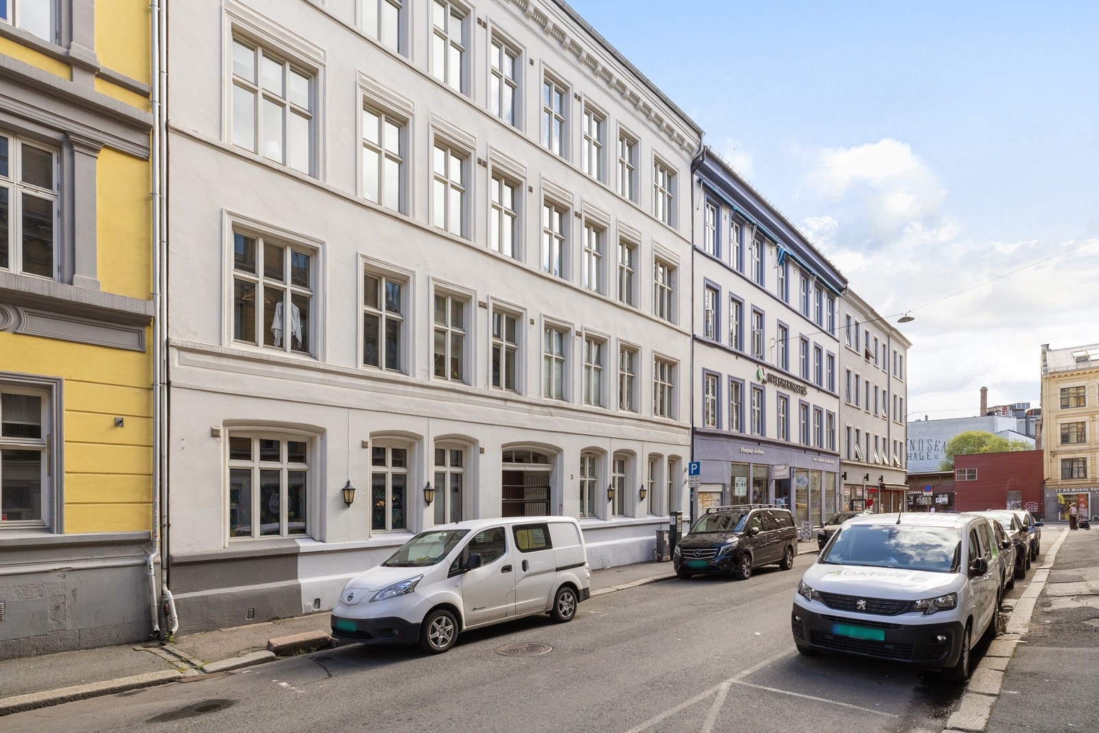 Herfra har du gangavstand til alle tenkelige fasiliteter; butikker, parker, youngstorget, mathallen og urbane Grünerløkka for å nevne noen. Galleribilde