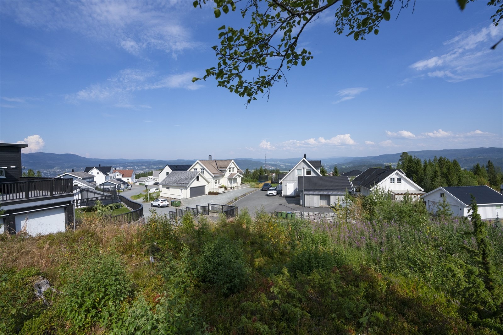 Veletablert og pent opparbeidet boligområde, i trygge og familievennlige omgivelser Galleribilde