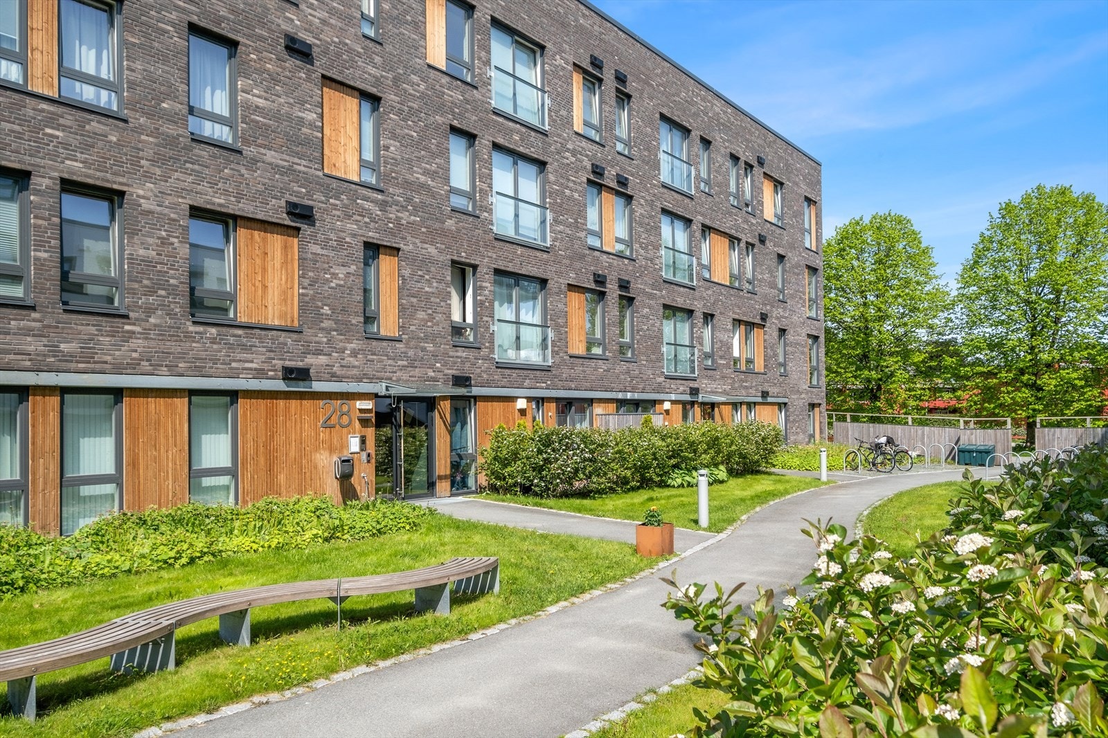 Leiligheten ligger sentralt på Lade med tilgang til alt man skulle trenge i hverdagen, men likevel tilbaketrukket fra bykjernen. Galleribilde