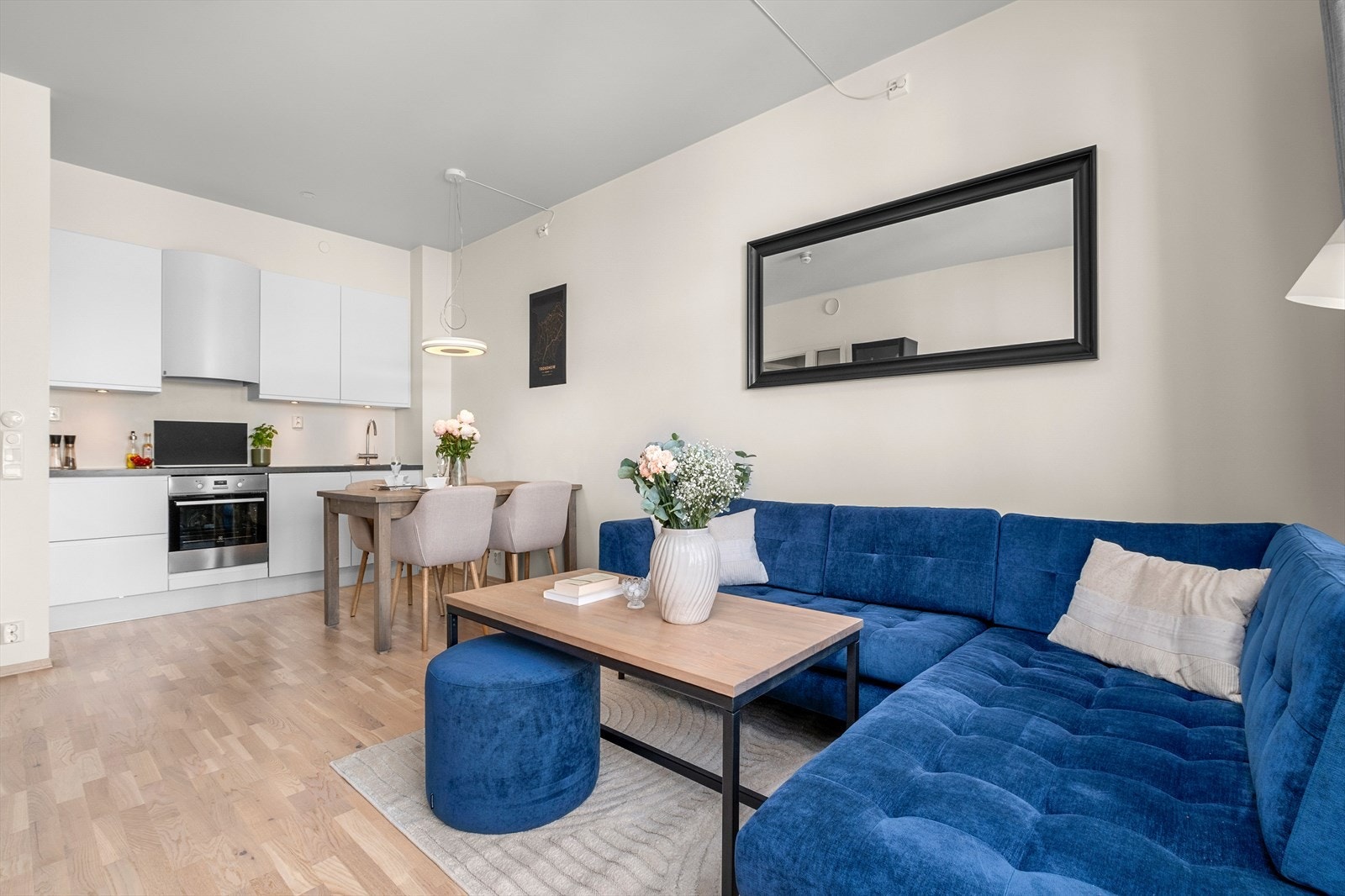 Velkommen til Julianus Holms veg 28! En ettertraktet toppleilighet med et stilrent preg og attraktiv beliggenhet på Lade. Galleribilde