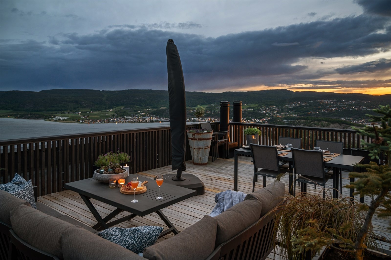 Fantastisk toppleilighet med stor privat takterrasse - Nyt sol, utsikt og ro på Klokkarstua! Galleribilde