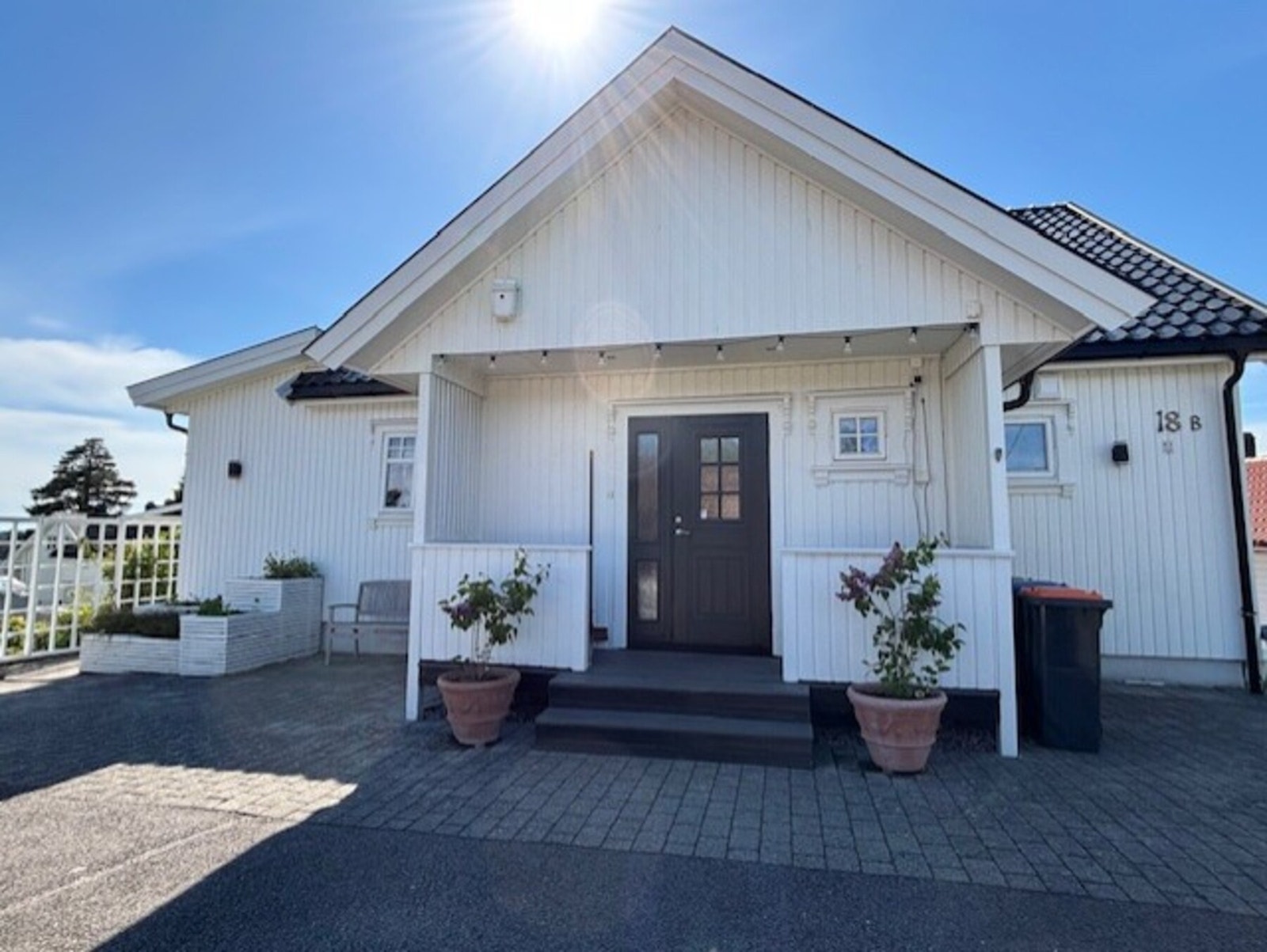Velkommen til denne nydelige eneboligen i Mellomhagen 18B! Galleribilde