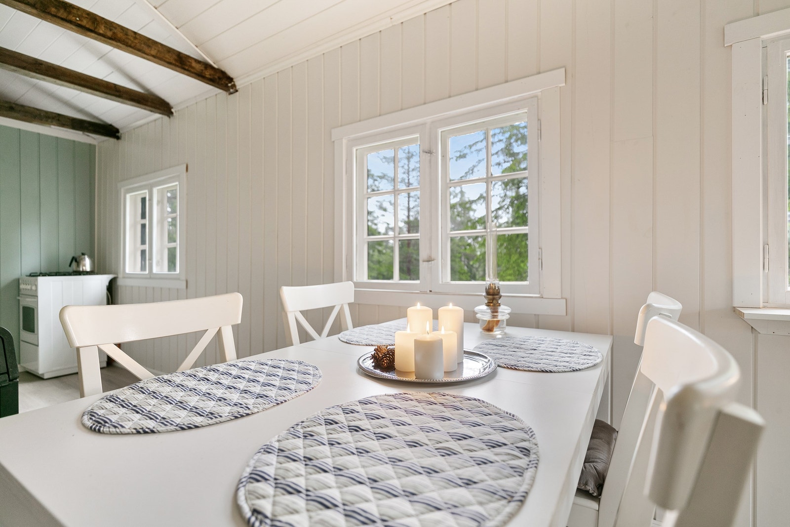 Spiseplass i stuen. Galleribilde