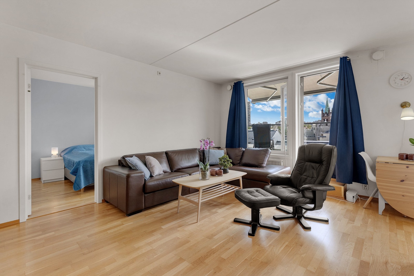 Fra stuen er det utgang til en solrik balkong på hele 14 kvm. Galleribilde