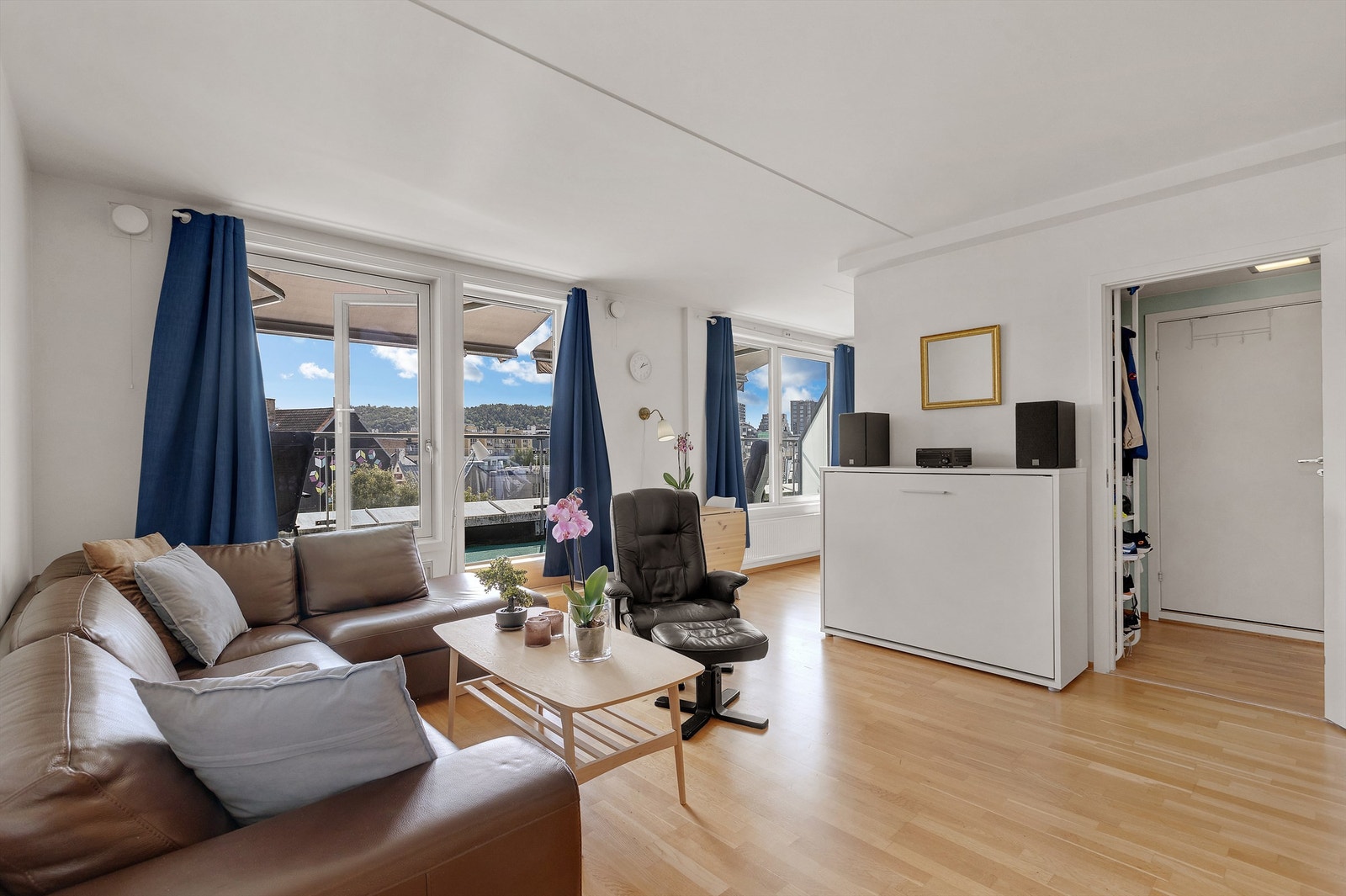 Leiligheten ligger i byggets øverste etasje med flott utsikt utover Oslo! Galleribilde