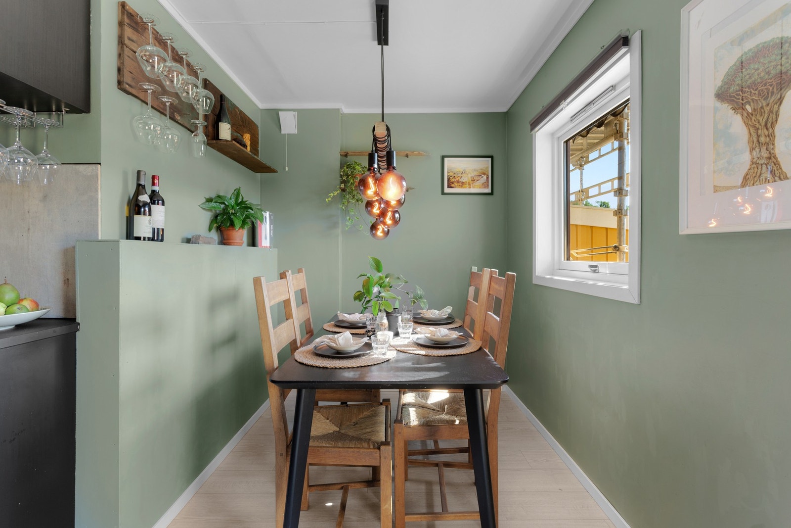 Som da gir plass til eget langbord i hjørne. Galleribilde