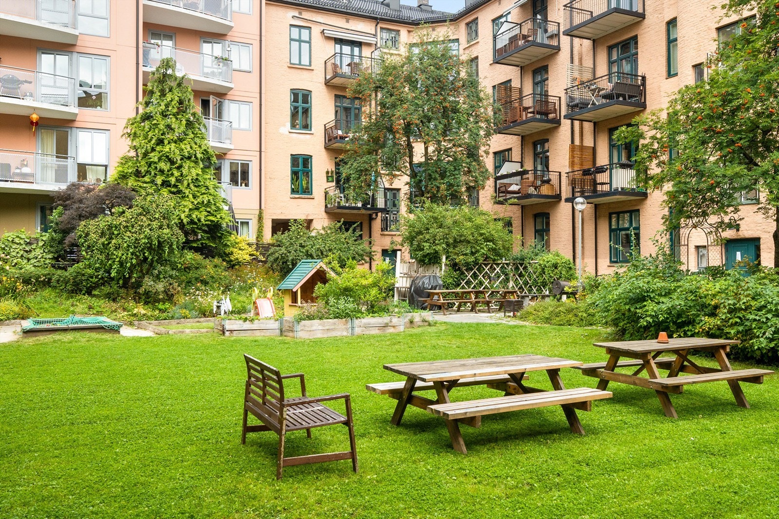 Bakgård. Galleribilde