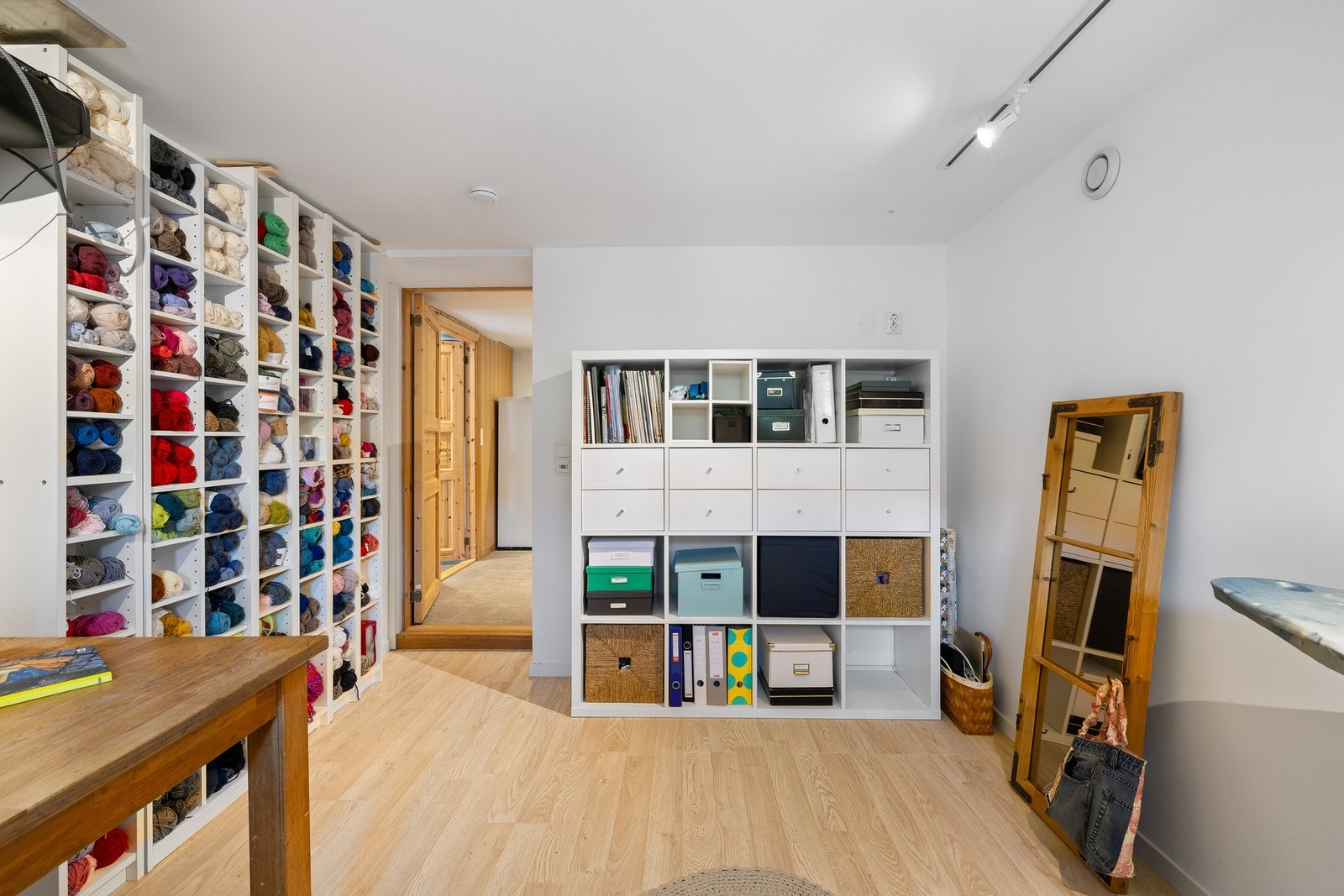 Hobbyrom i kjeller. Antas ikke bruksendret og ikke godkjent for varig opphold. Galleribilde