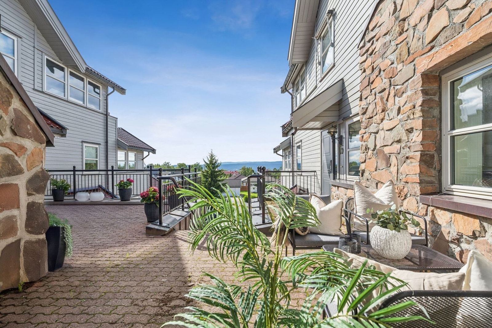 Gunn Margit Andreassen v/Privatmegleren Hønefoss har gleden av å presentere Nedre Nordbergveien 18. Galleribilde