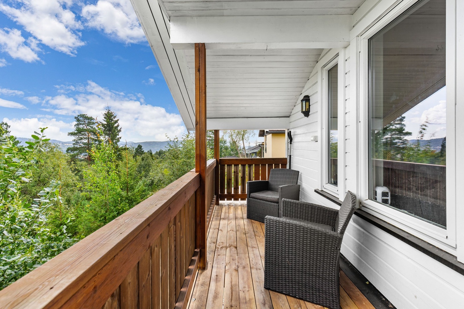 Herfra kan fin utsikt og gode solforhold nytes. Galleribilde