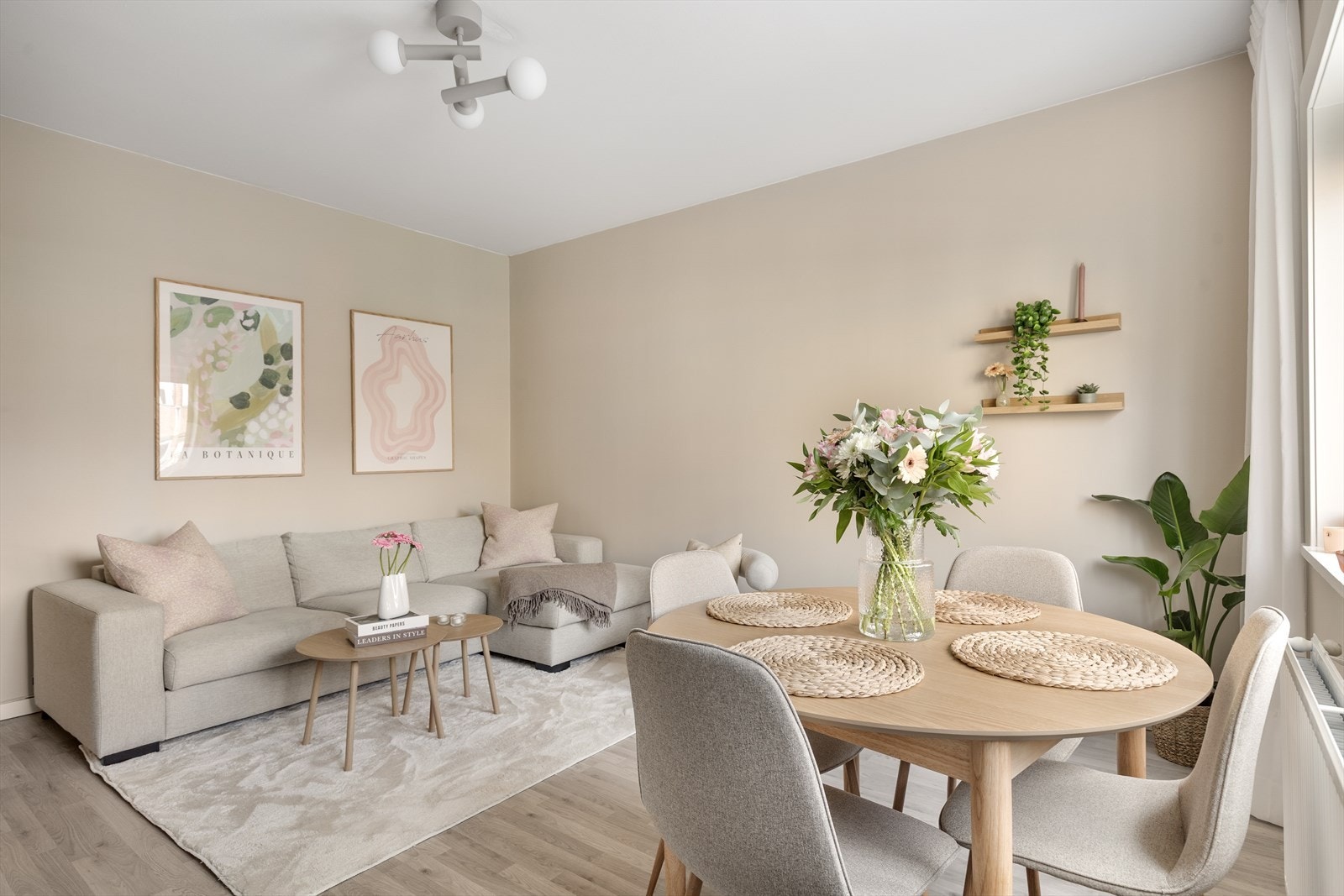 Nylig malte vegger i en moderne, behagelig tone. Klart til innflytting! Galleribilde