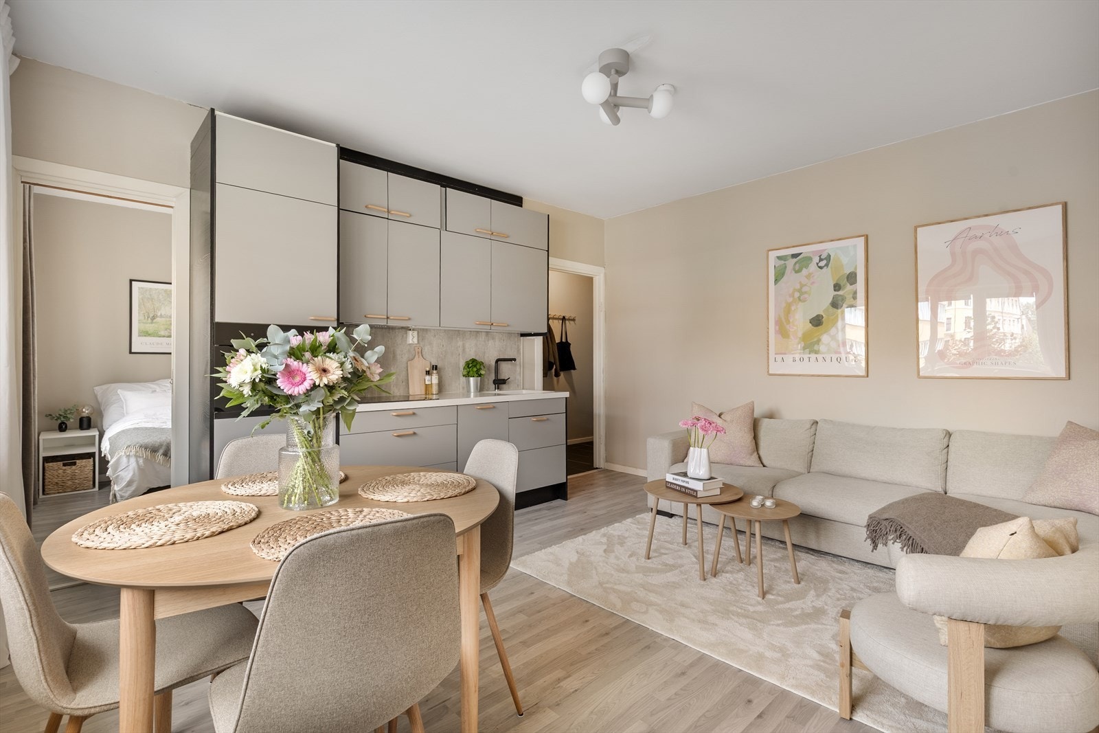 Effektiv og åpen planløsning som gjør boligen lett å møblere. Galleribilde