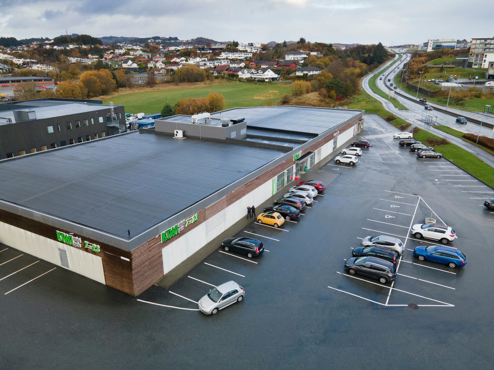 Kiwi mot Raglamyr Galleribilde