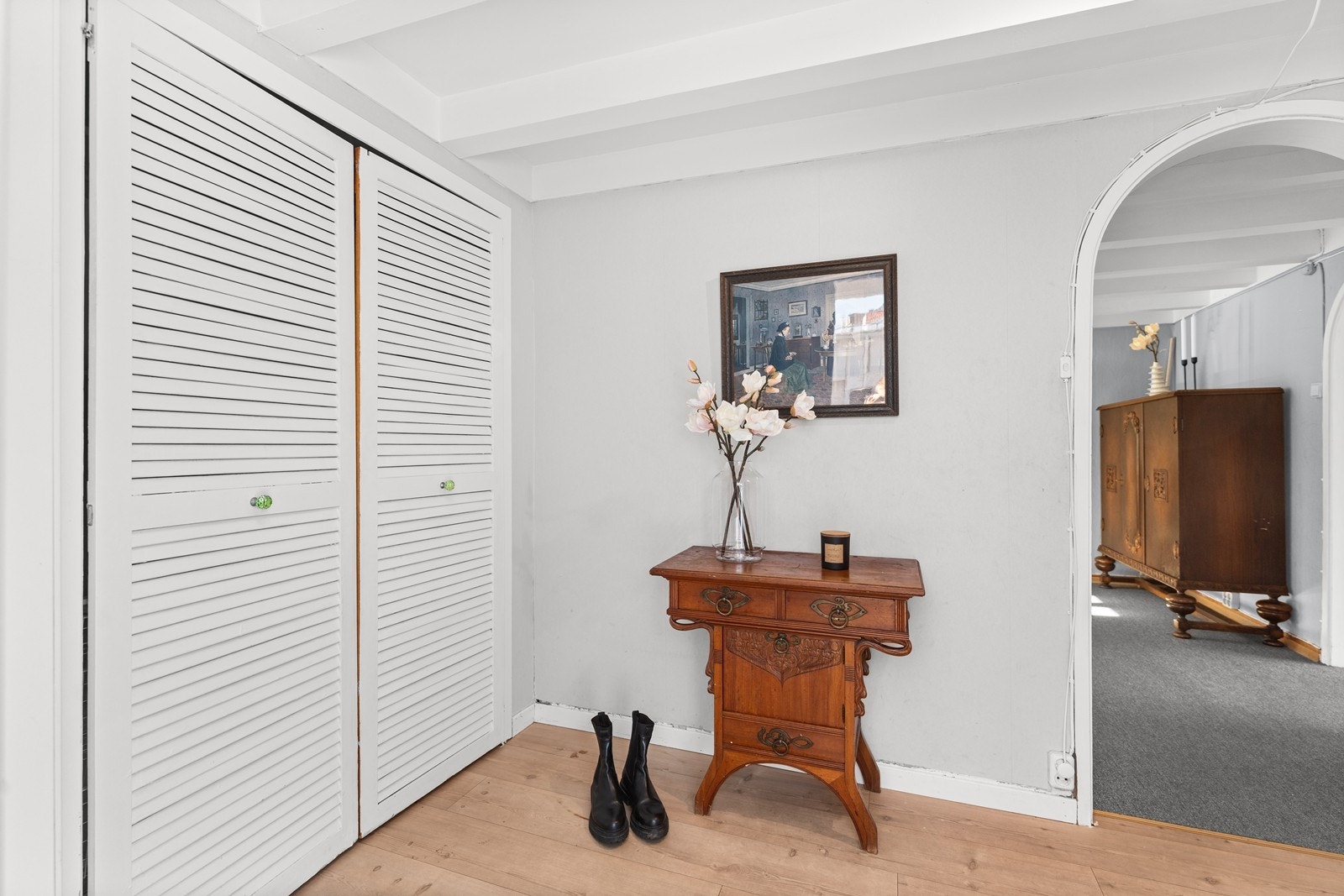 Inngangsparti i hovedetasje. Galleribilde