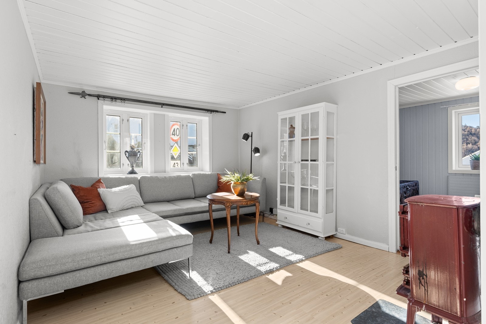 Loftstue med vedovn. Galleribilde