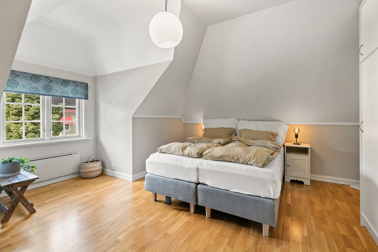 Her sover du godt i stille og rolig villastrøk. Galleribilde