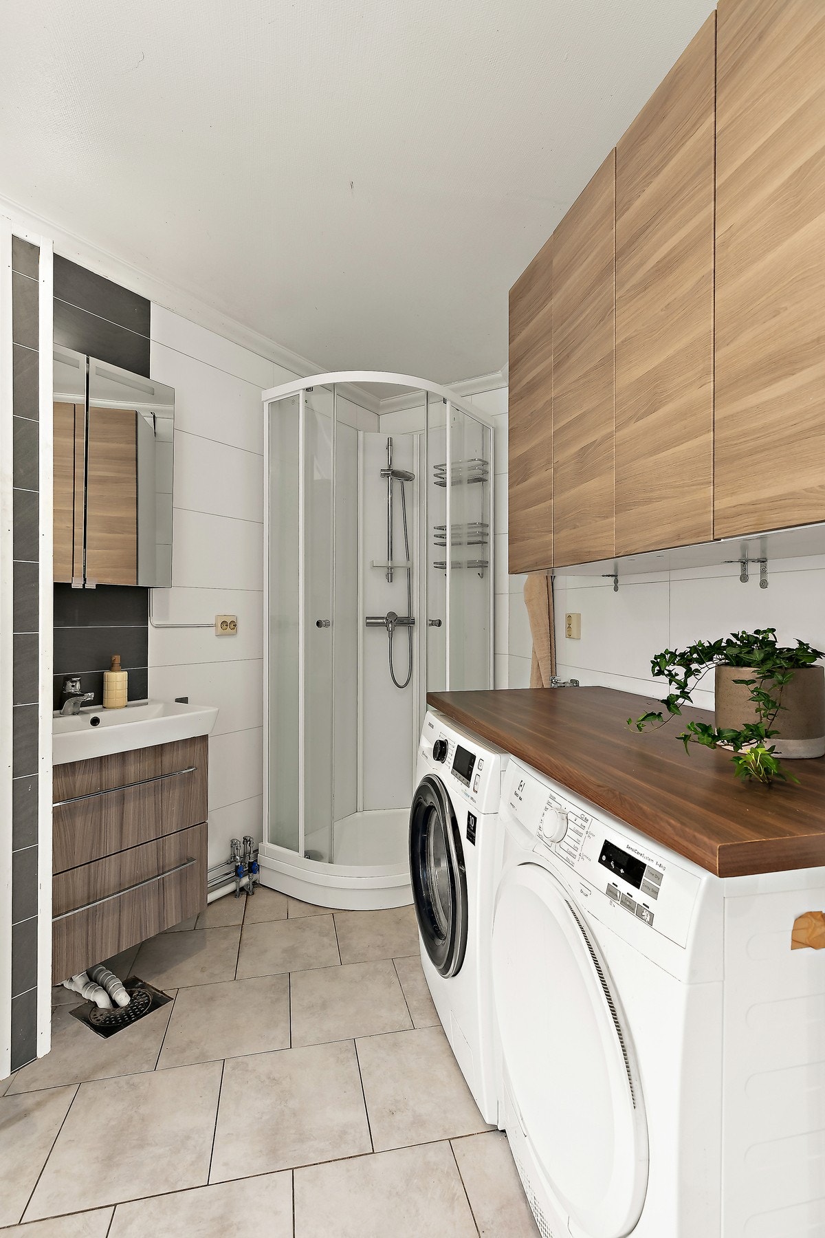 Dusjkabinett i hjørnet. Galleribilde