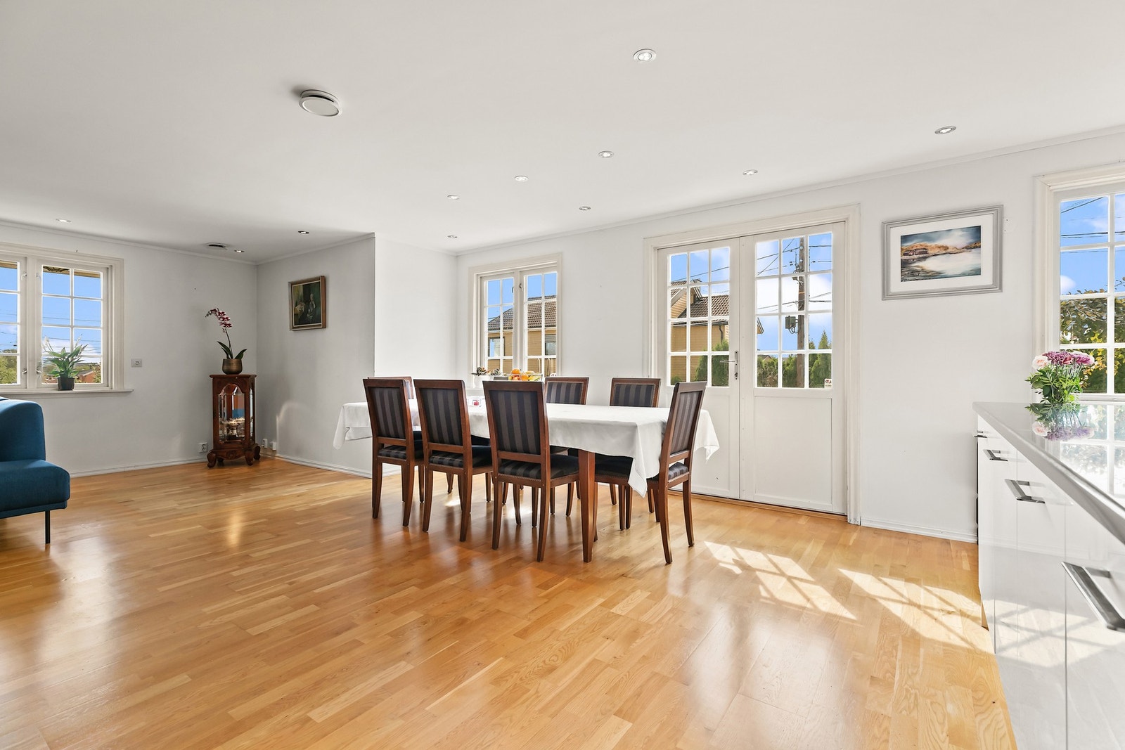 Leilighet A er vestvendt, og ligger både i 1. etasje og i kjelleretasjen. Galleribilde