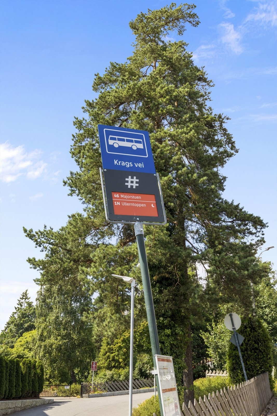 Krags vei busstopp ligger 3 min. gange fra boligen. Galleribilde