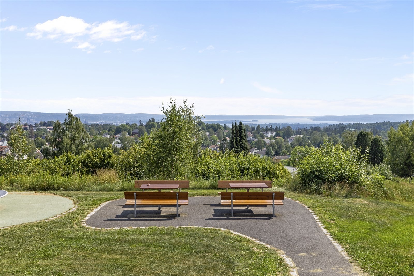 Et perfekt sted å slappe av og la blikket hvile på den deilige utsikten. Galleribilde