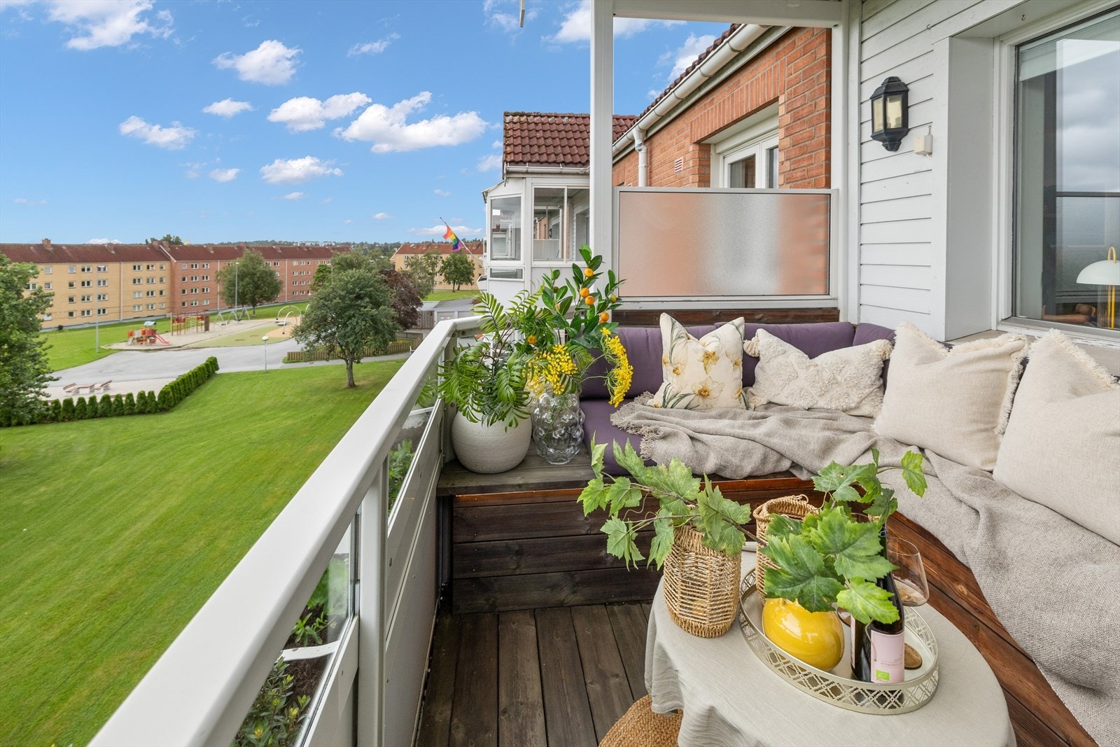 En innbydende 2-roms med god intern beliggenhet i toppetasje med hyggelig utsyn Galleribilde