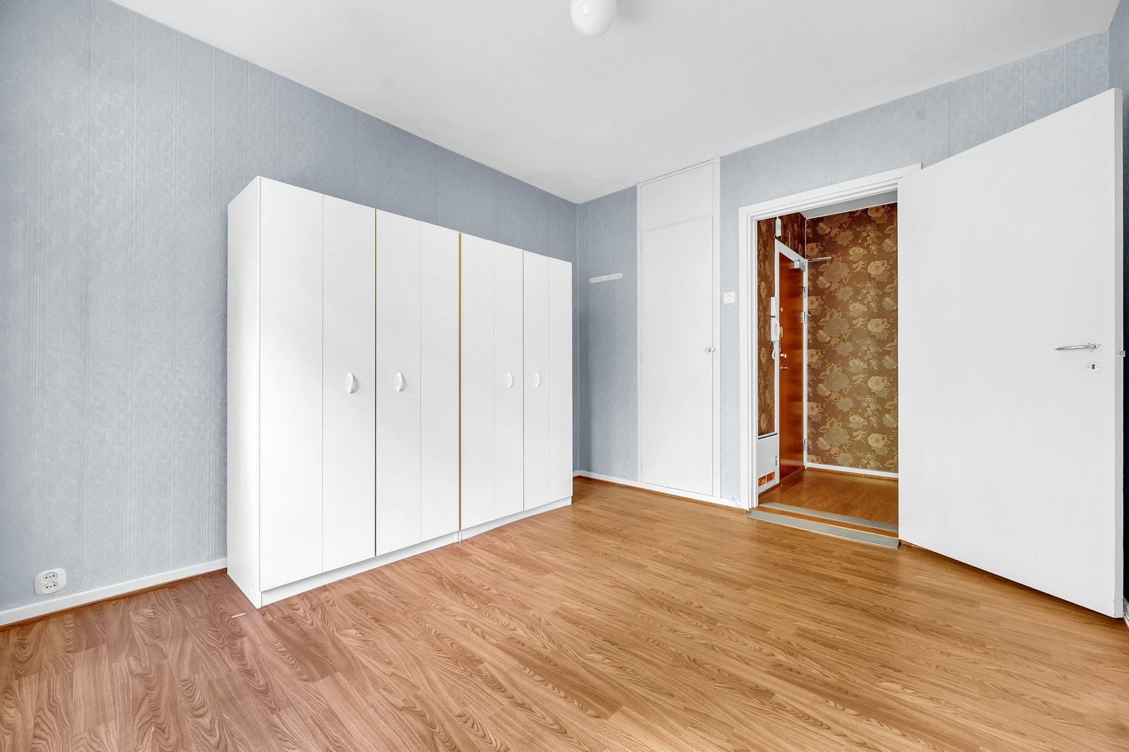 Soverommet har god plass til både seng, skap og annet soveromsmøblement. Galleribilde