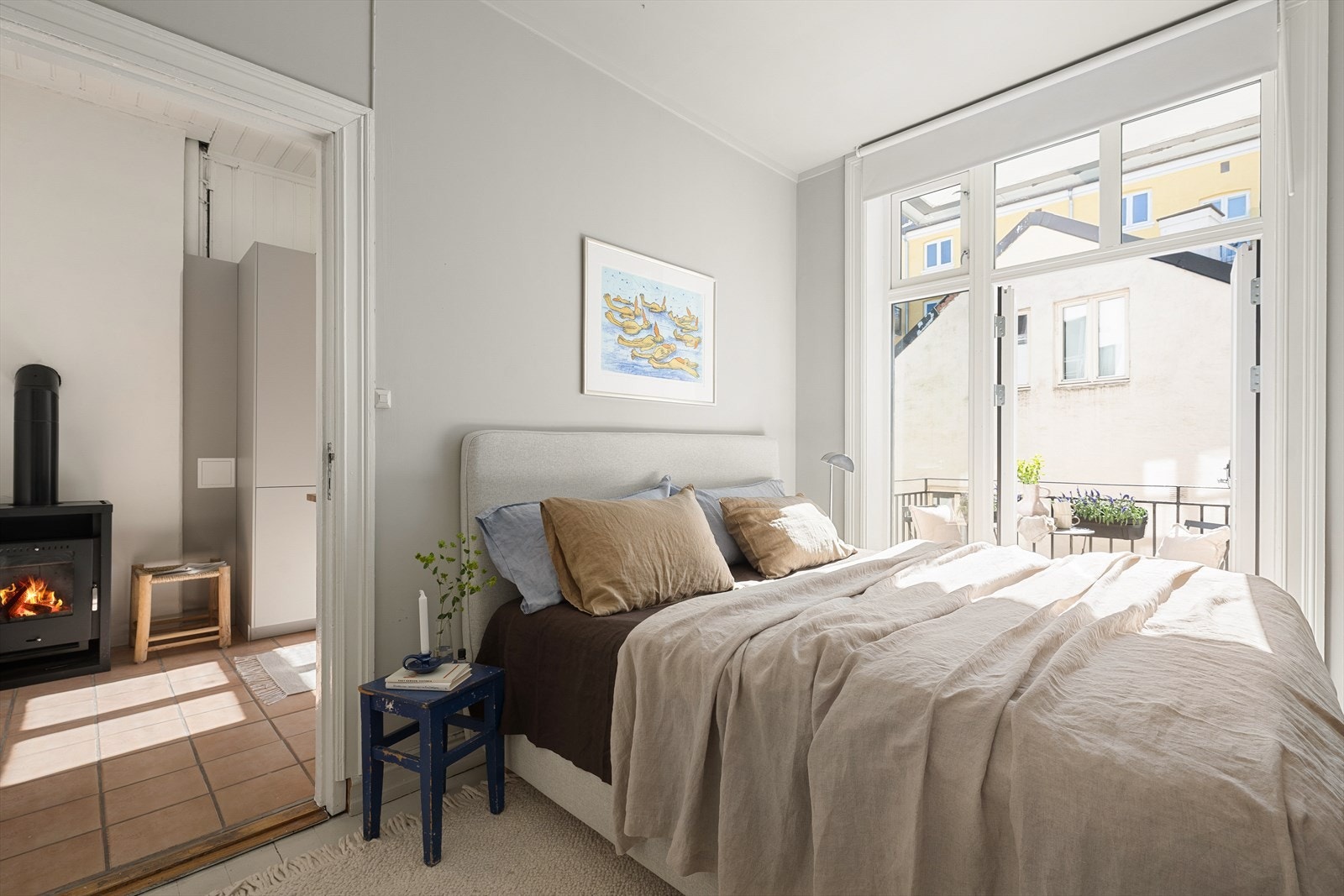 Soverommet vender ut mot rolig bakgård og er et perfekt sted for hvile. Galleribilde