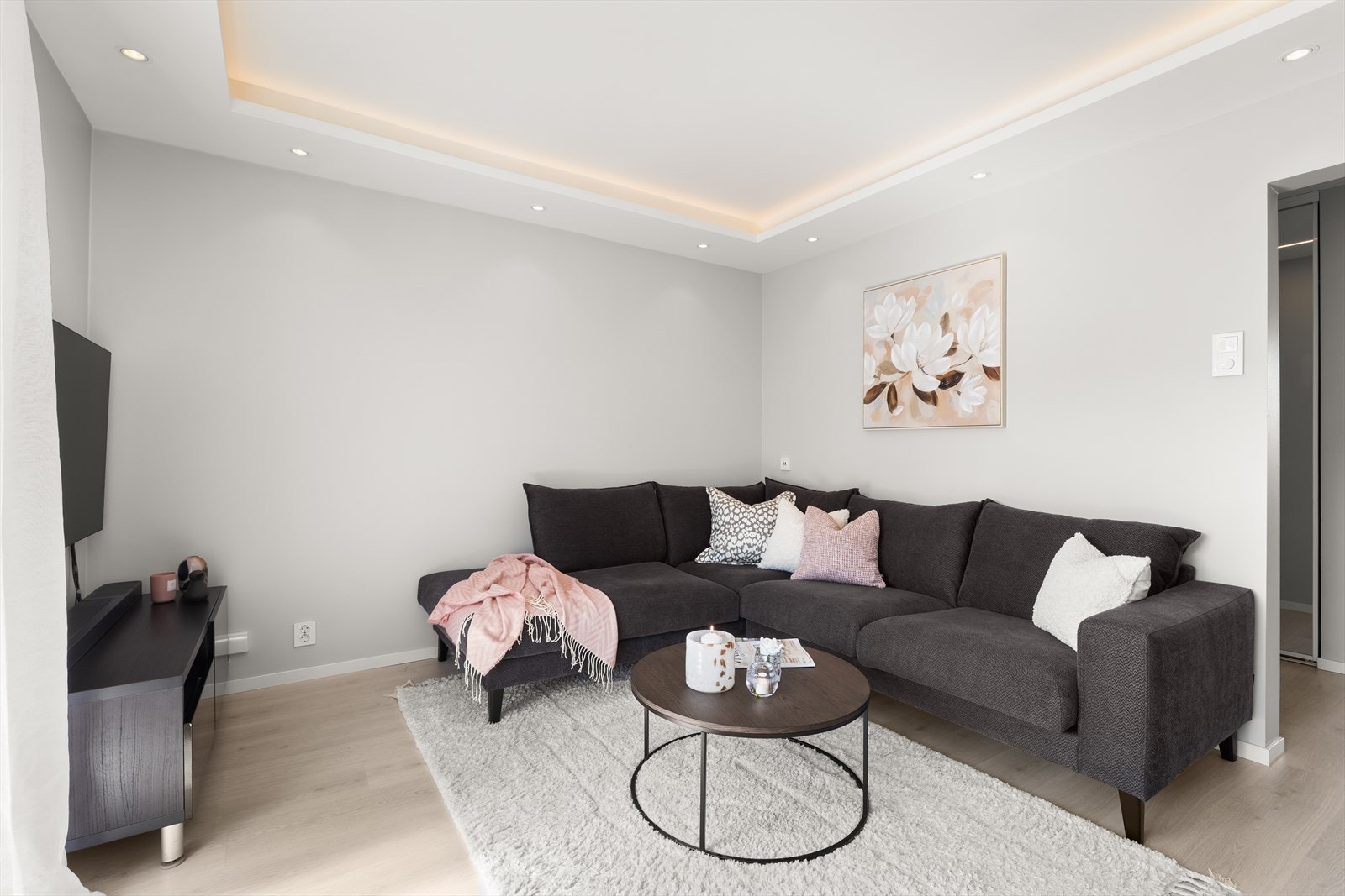 Leiligheten ble renovert i 2019, foruten bad fra 2009. Her kan du flytte rett inn! Galleribilde