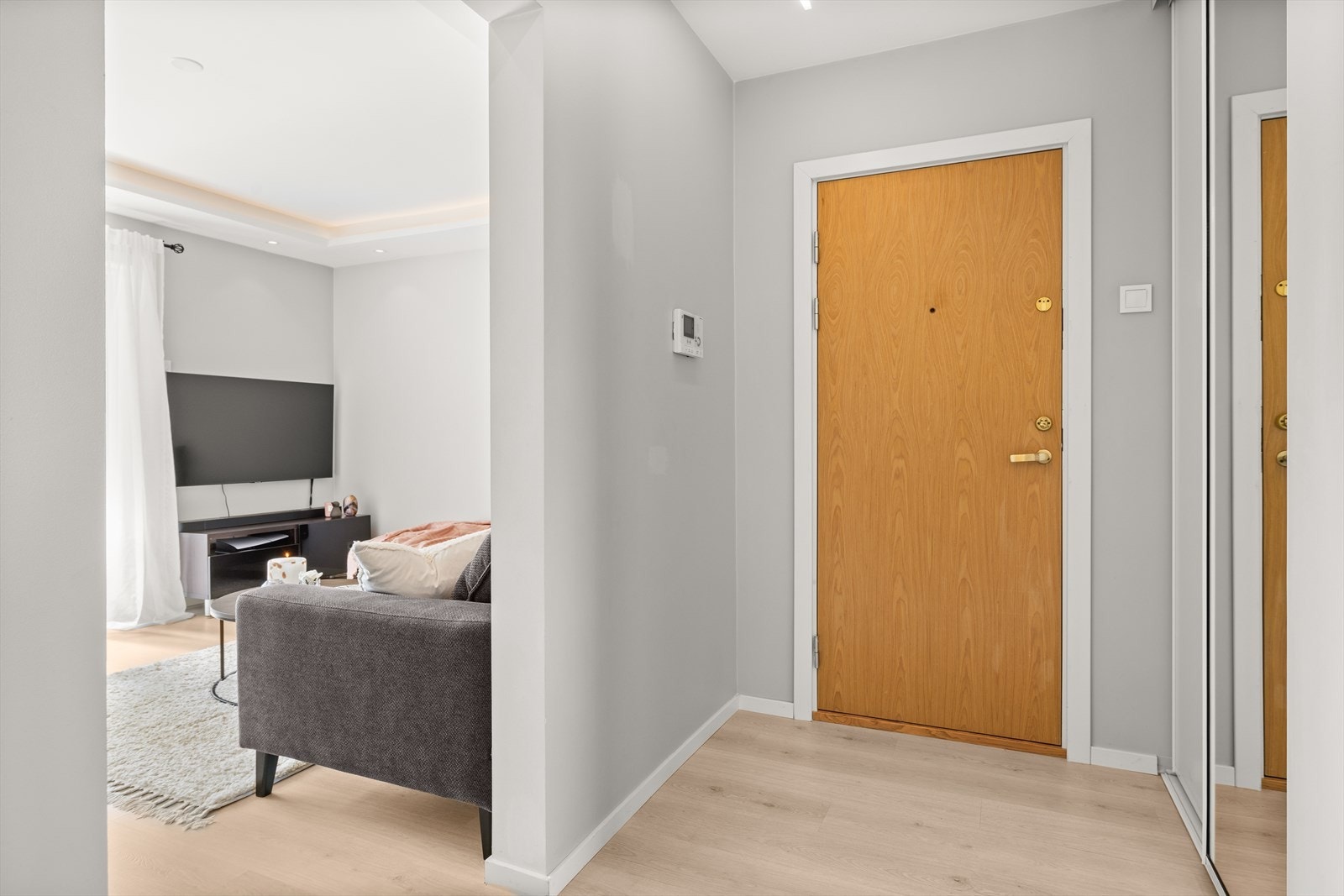 Leiligheten har separat stue- og kjøkkenløsning Galleribilde