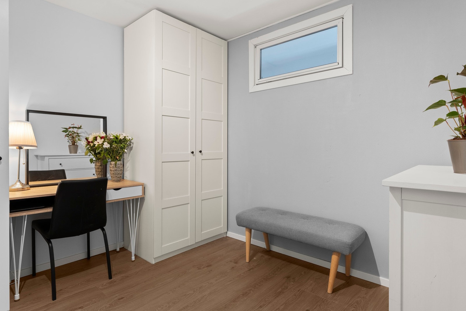 Innredet rom som gir mange muligheter - kan brukes som kontor eller hobbyrom etter behov. Galleribilde