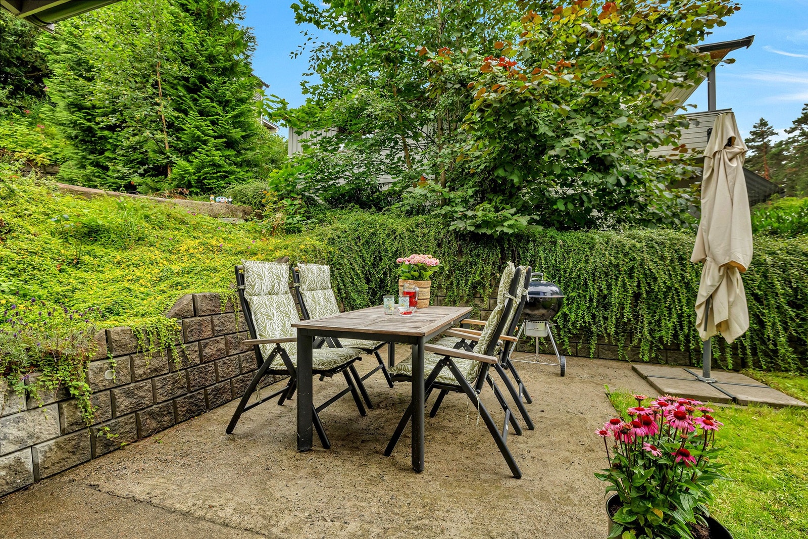 Inngangen i underetasjen har også et støpt uteområde på hele 18 m². Galleribilde