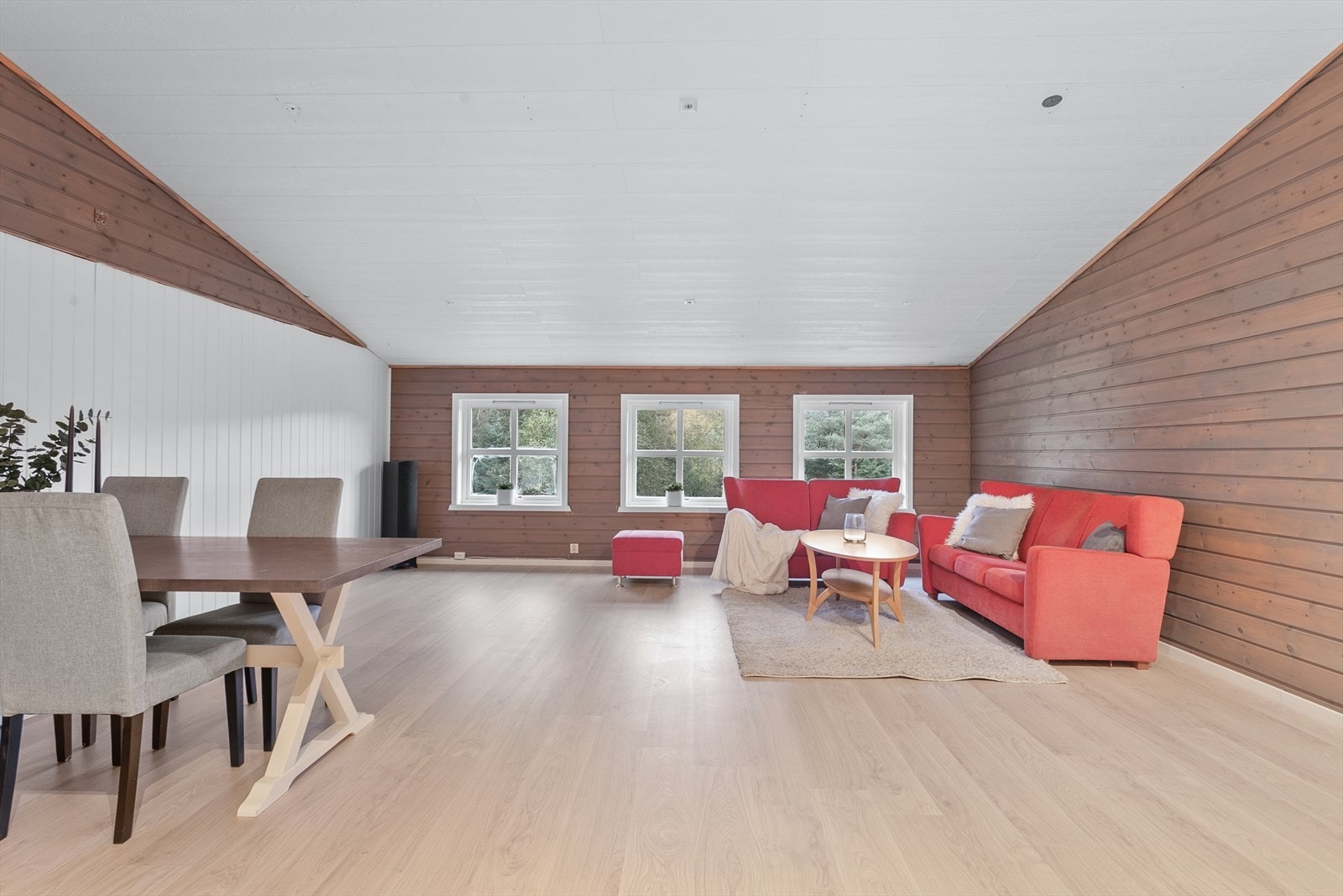 I 2.etasje er det eit allrom/stove som kan nyttast etter behov. Galleribilde