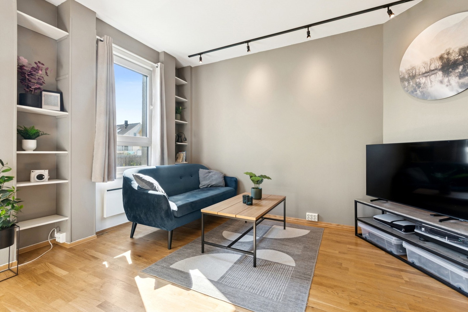 Leiligheten har sentral beliggenhet med gangavstand til sentrum. Galleribilde